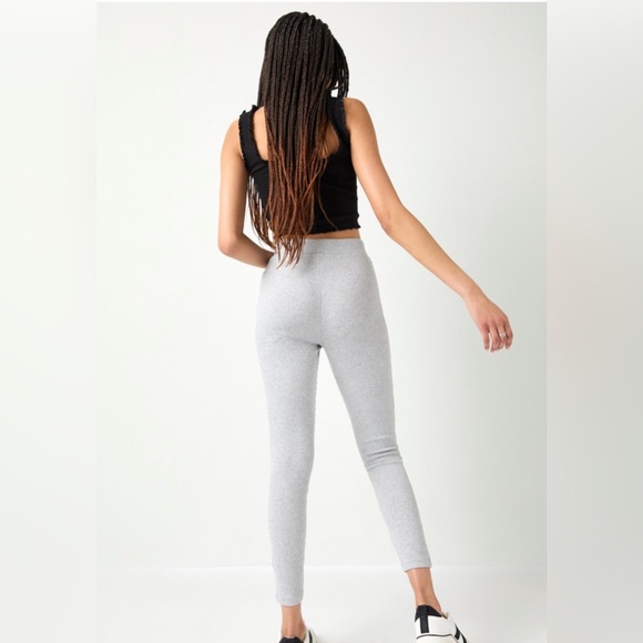 (52)New Francesca's Comfy Casual Gray Ribbed Leggings - Picture 3 of 5